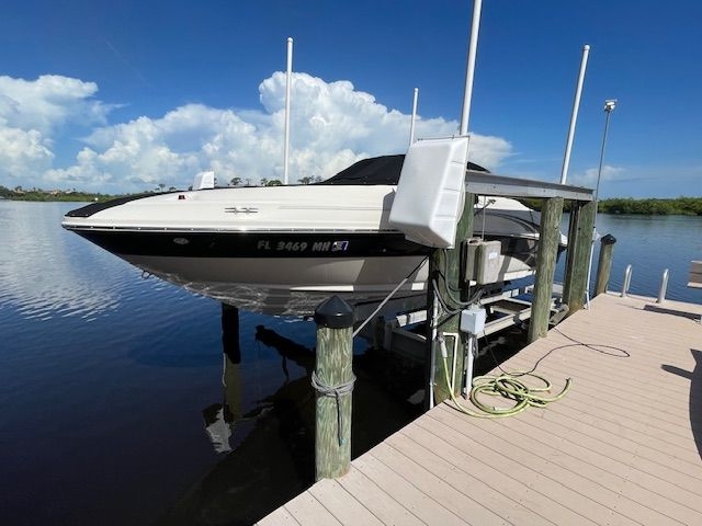 2003 Sea Ray 220 Sundeck - Sold Boat