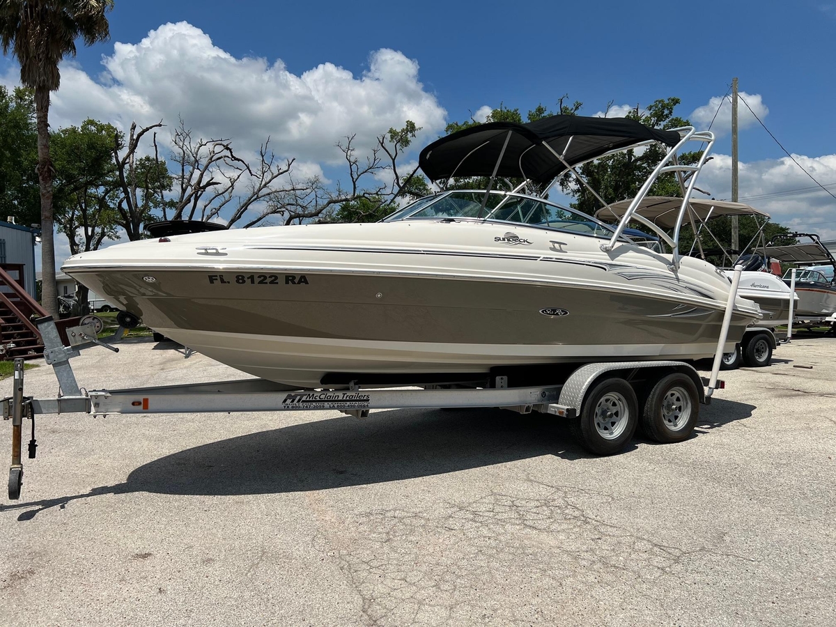 2005 Sea Ray 220 Sundeck - Sold Boat