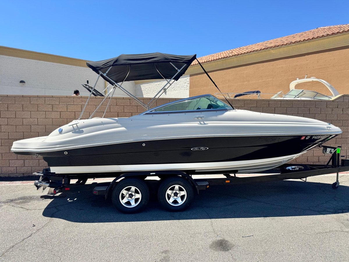 2005 Sea Ray 220 Sundeck - Sold Boat