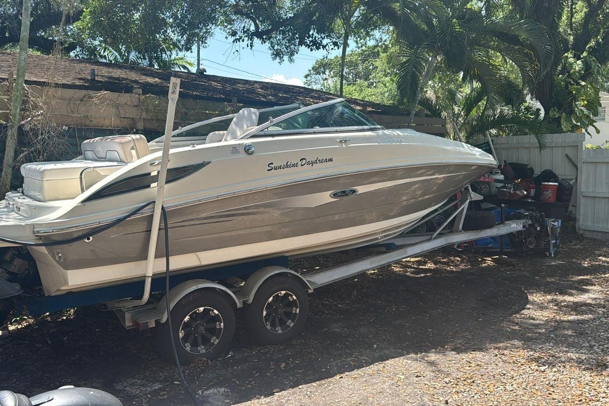 2010 Sea Ray 220 Sundeck - Sold Boat