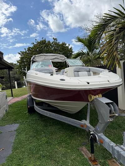 BOATZON | Sea Ray 220 Sundeck 2010 BOATZON | Sea Ray 220 Sundeck 2010