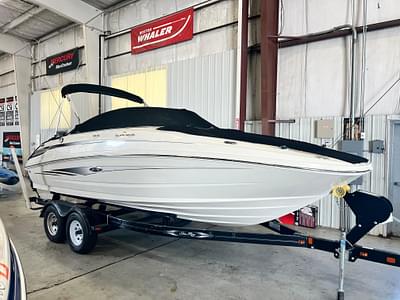 BOATZON | Sea Ray 220 Sundeck 2010