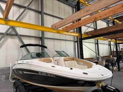 BOATZON | Sea Ray 220 Sundeck 2011
