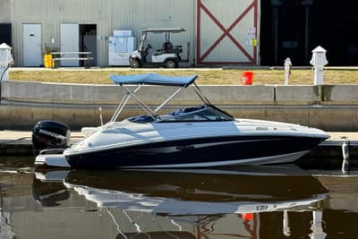 BOATZON | Sea Ray 220 Sundeck 2014