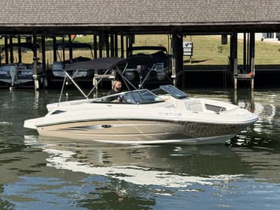 BOATZON | Sea Ray 220 Sundeck 2014