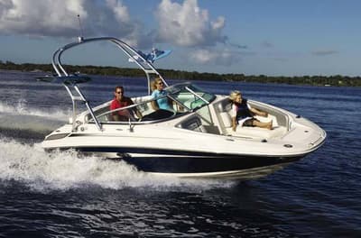 BOATZON | Sea Ray 220 Sundeck Boat 2010