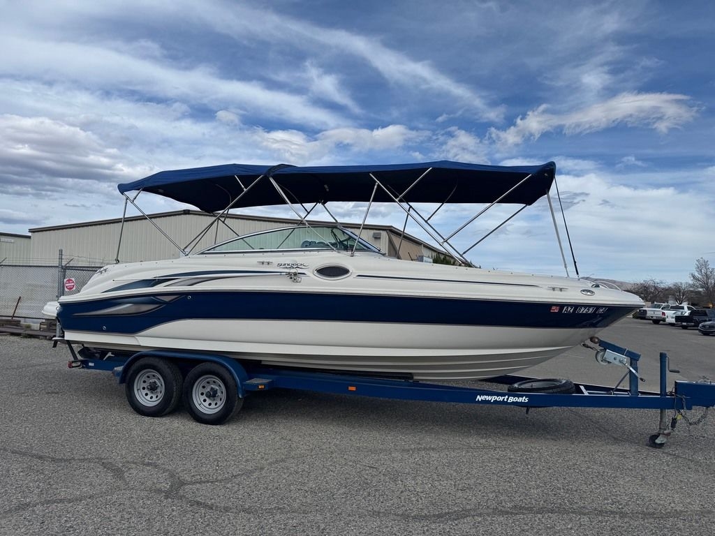 2004 Sea Ray 240 Sun Deck - Sold Boat