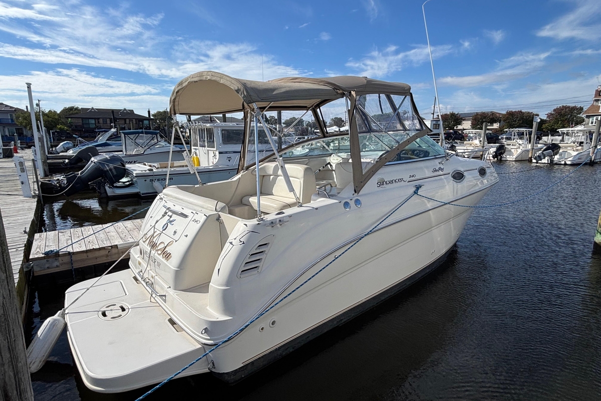 2000 Sea Ray 240 Sundancer - Sold Boat