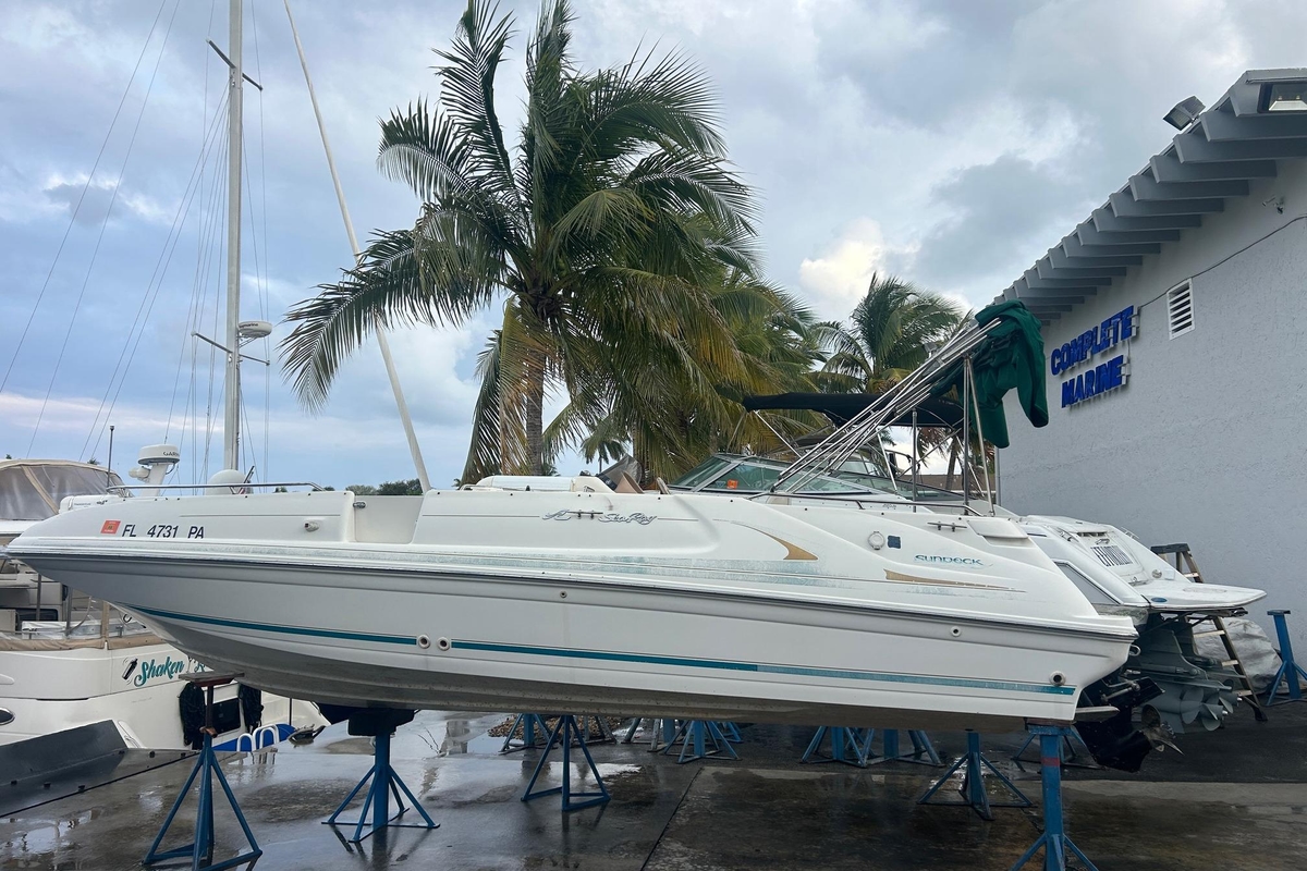 1996 Sea Ray 240 Sundeck - Sold Boat