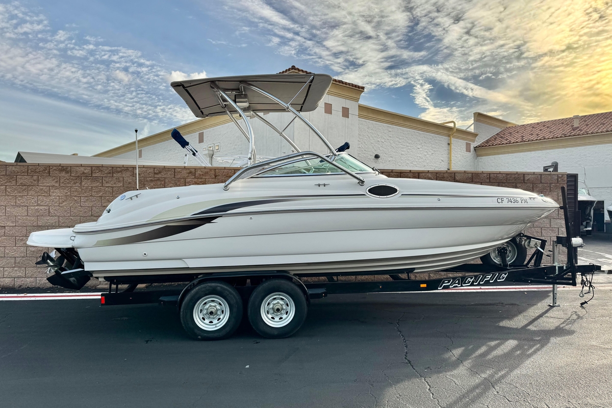 2001 Sea Ray 240 Sundeck - Sold Boat