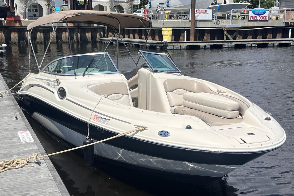 2003 Sea Ray 240 Sundeck - Sold Boat