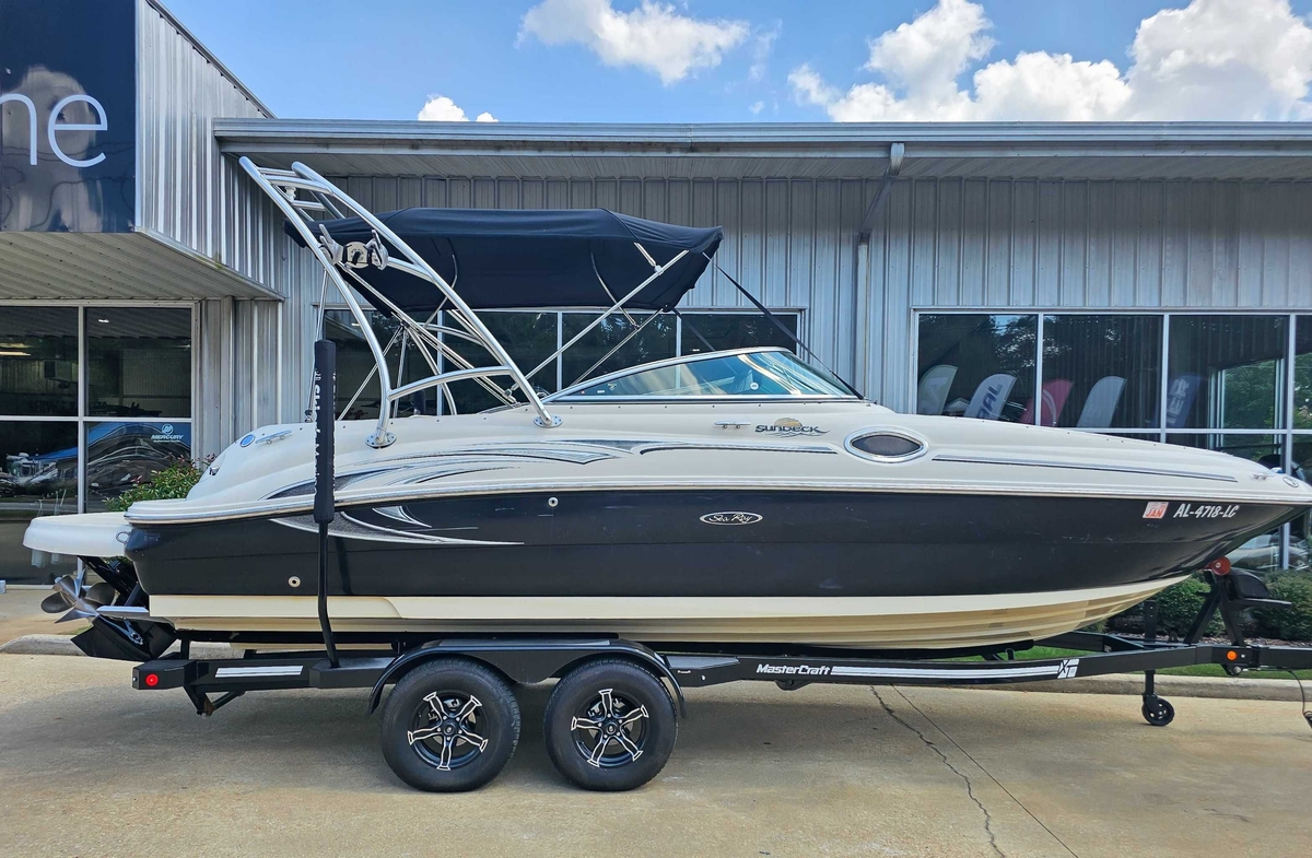 2005 Sea Ray 240 Sundeck - Sold Boat