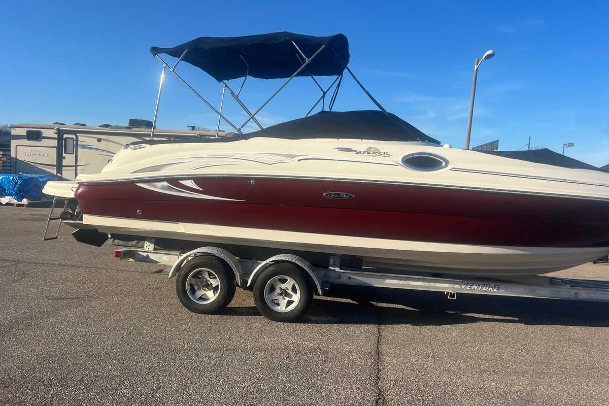 2006 Sea Ray 240 Sundeck - Sold Boat