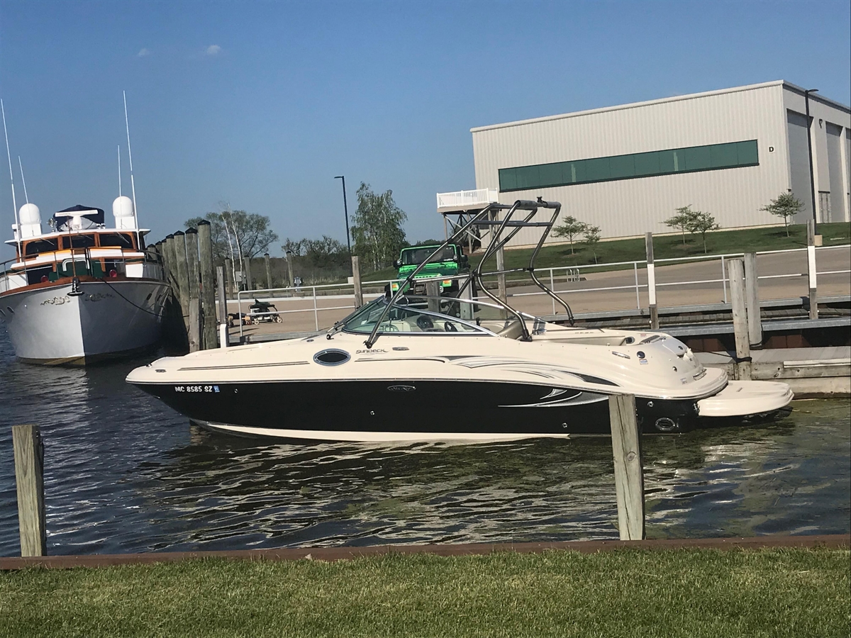2006 Sea Ray 240 Sundeck - Sold Boat