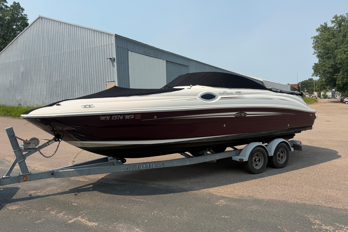 2009 Sea Ray 240 Sundeck - Sold Boat