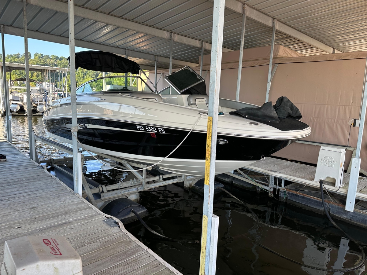 2010 Sea Ray 240 Sundeck - Sold Boat