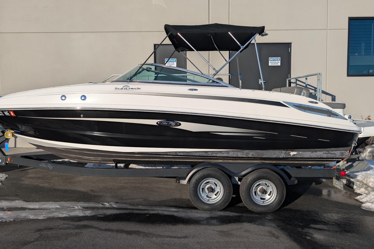 2011 Sea Ray 240 Sundeck - Sold Boat
