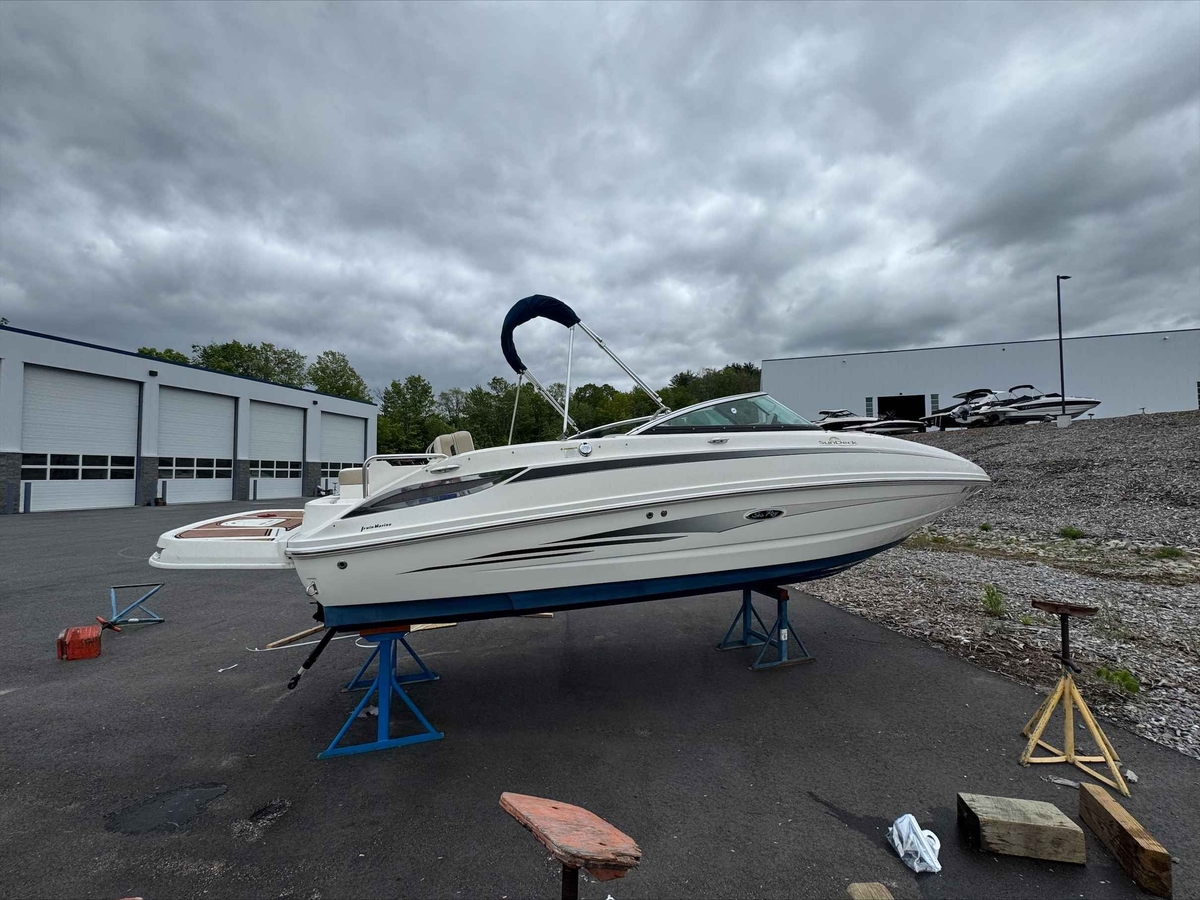 2013 Sea Ray 240 Sundeck - Sold Boat