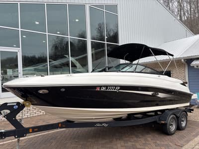 BOATZON | Sea Ray 240 Sundeck 2016