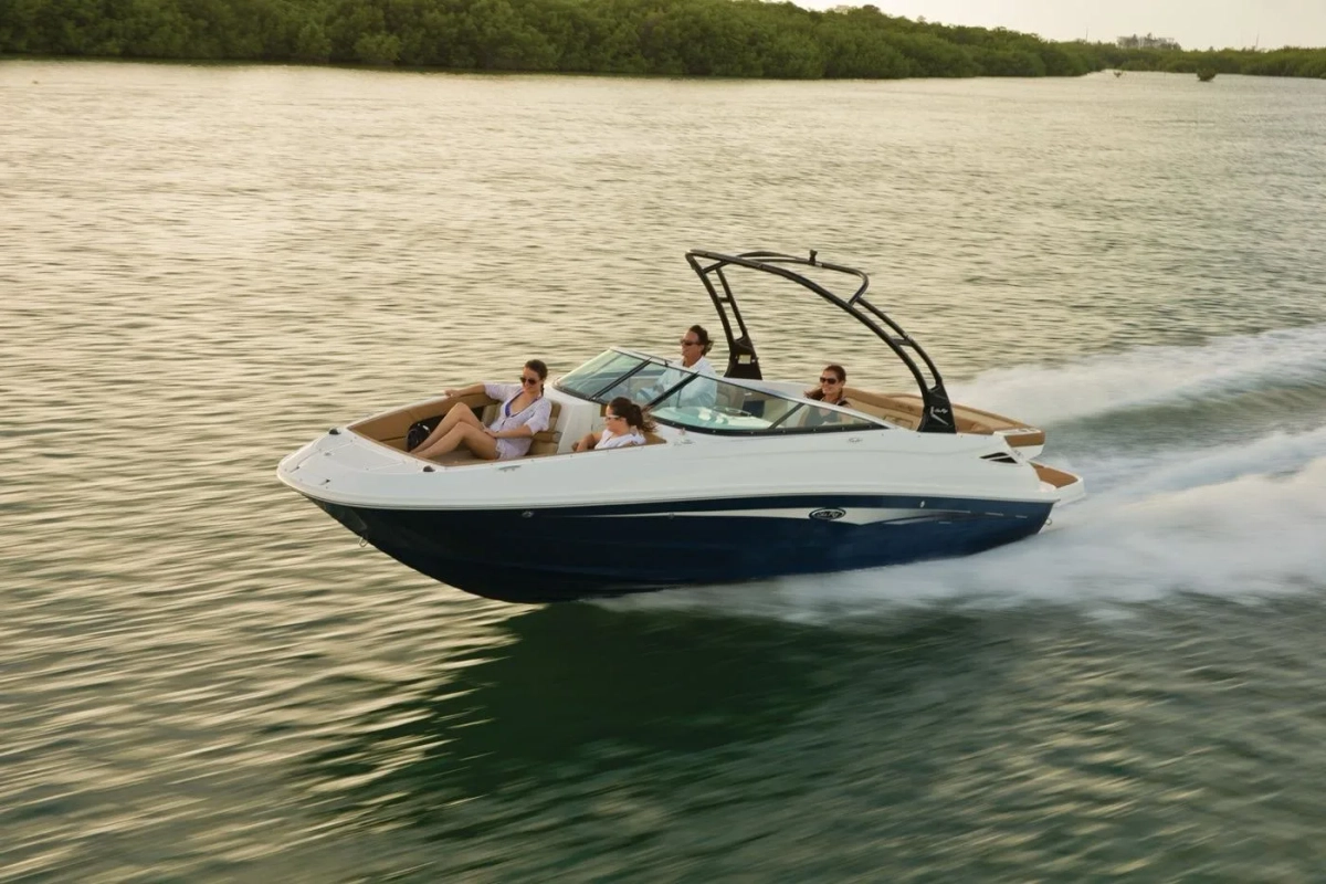 2016 Sea Ray 240 Sundeck - Sold Boat