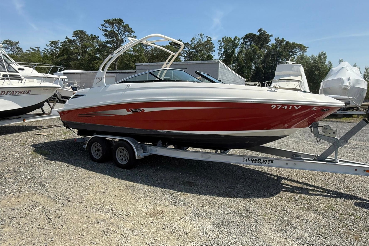 2014 Sea Ray 240 Sundeck Outboard - Sold Boat