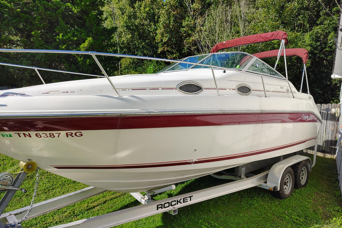 1995 Sea Ray 250 Sundancer - Sold Boat
