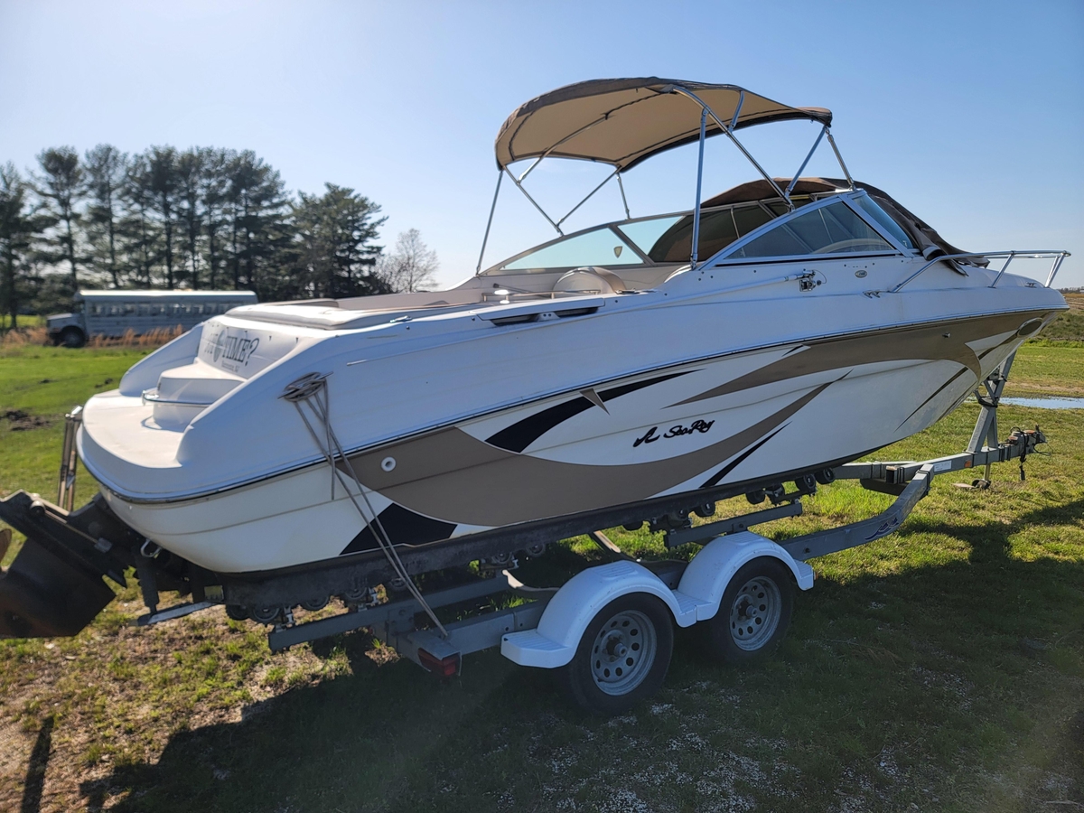 1998 Sea Ray 260 Overnighter - Sold Boat