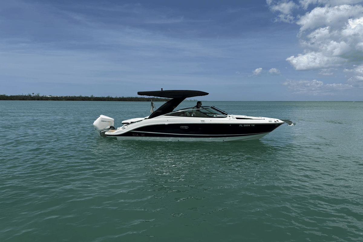 2023 Sea Ray 260 SLX OUTBOARD - Sold Boat
