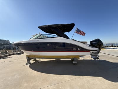 BOATZON | Sea Ray SLX 260 Outboard 2024