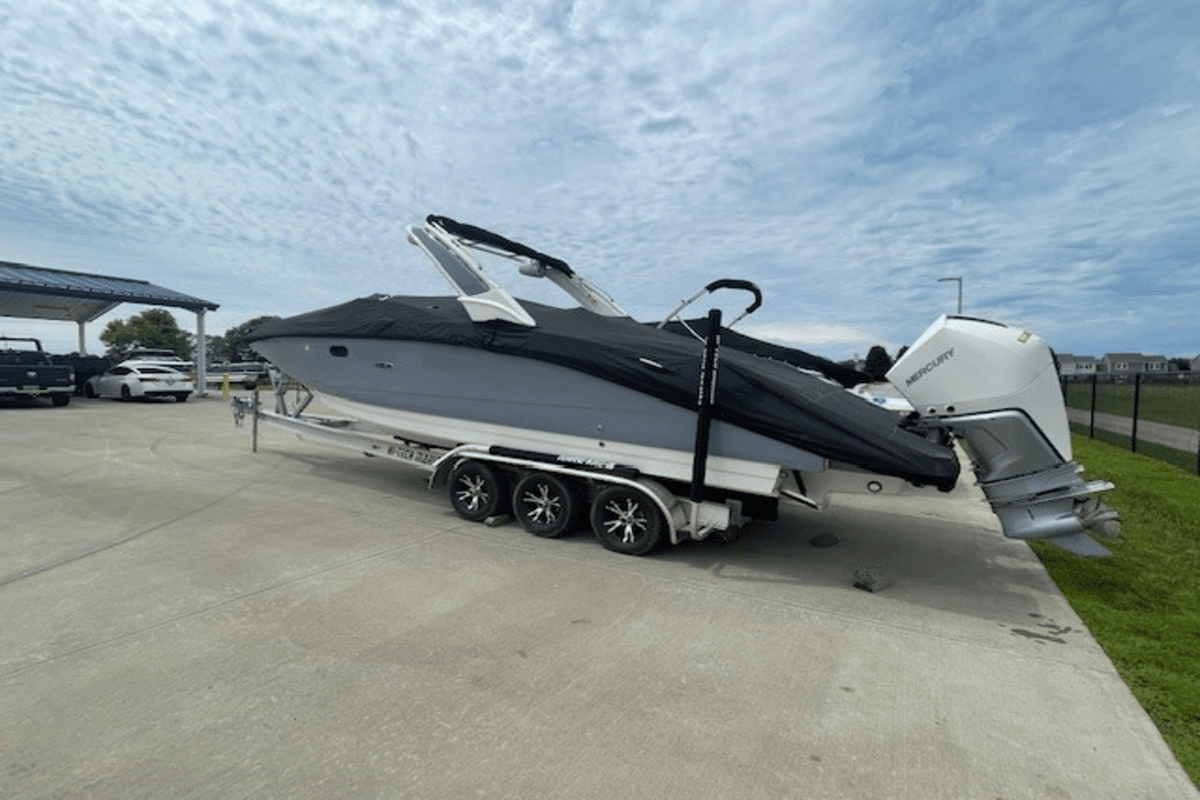2024 Sea Ray 290 SDX OB - Sold Boat