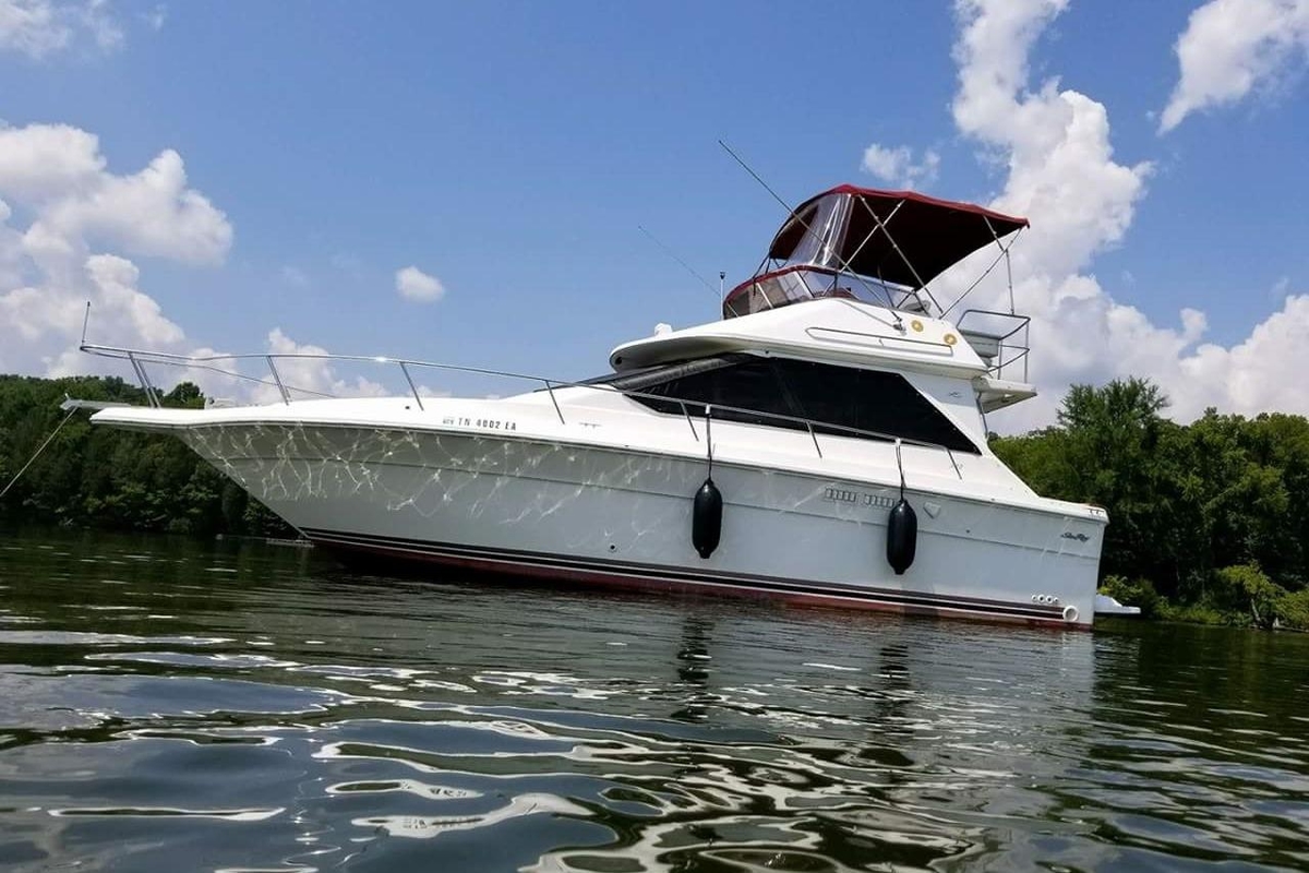 1989 Sea Ray 300 Sedan Bridge - Sold Boat