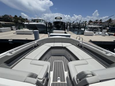 BOATZON | Sea Ray 310 SLX OB 2022