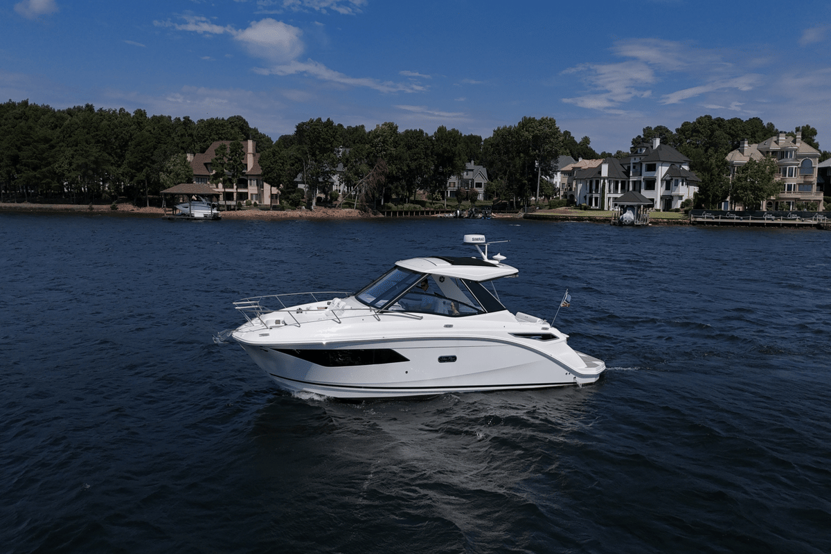2025 Sea Ray 320 SUNDANCER - Sold Boat
