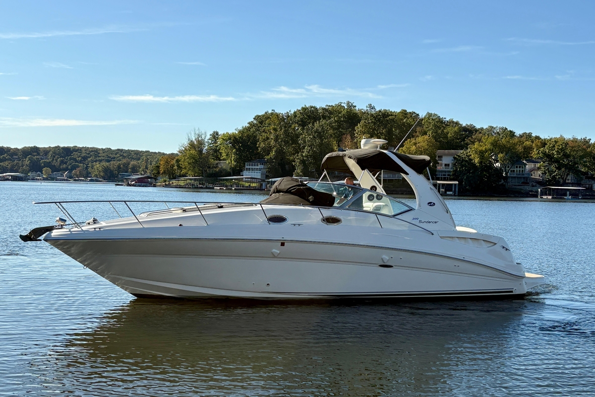 2004 Sea Ray 320 Sundancer - Sold Boat