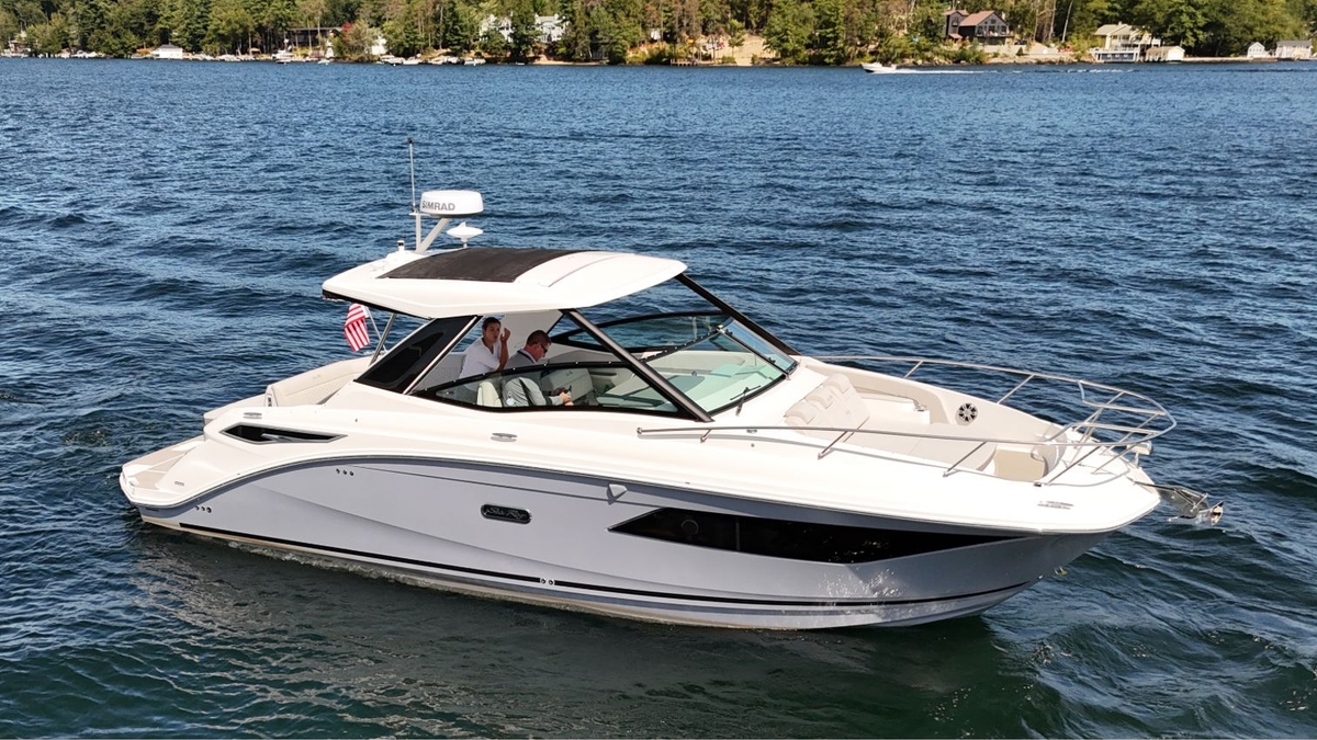 2025 Sea Ray 320 Sundancer - Sold Boat