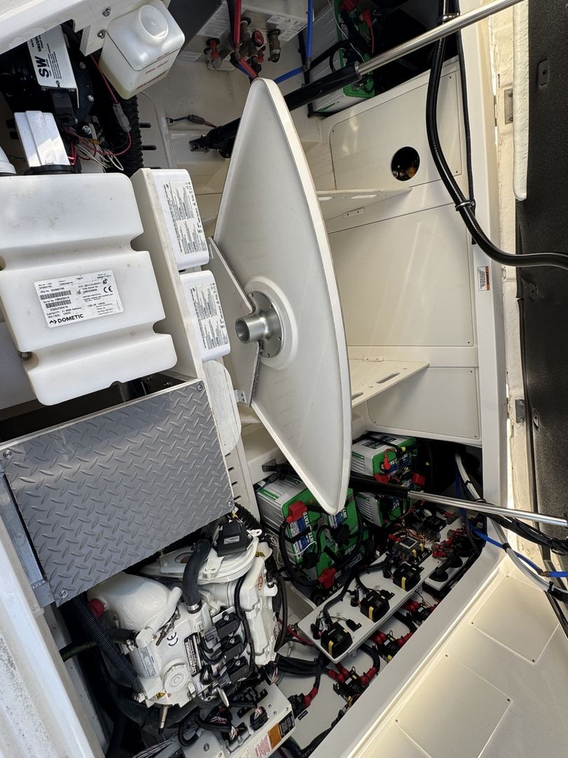 2024 Sea Ray 320 SUNDANCER OUTBOARD - Sold Boat