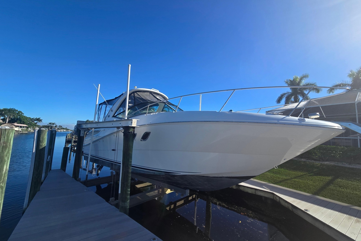 2010 Sea Ray 330 Sundancer - Sold Boat