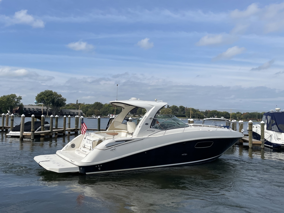 2009 Sea Ray 350 SUNDANCER - Sold Boat