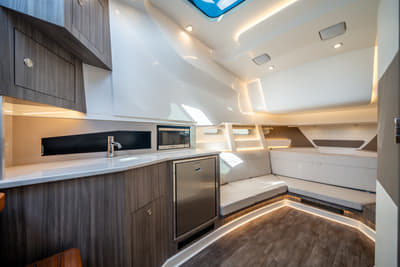 BOATZON | Sea Ray 370 DA OB 2025