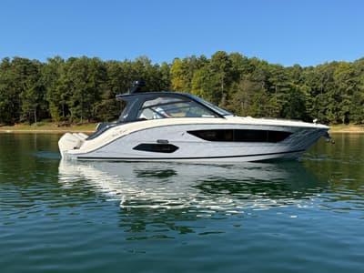 BOATZON | Sea Ray 370 SUNDANCER OUTBOARD 2022