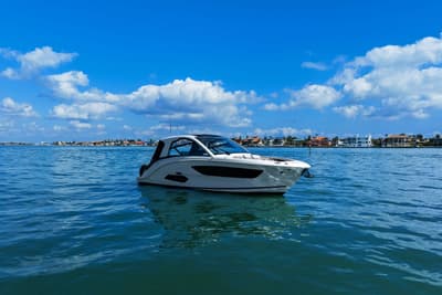 BOATZON | Sea Ray 370 SUNDANCER OUTBOARD 2023