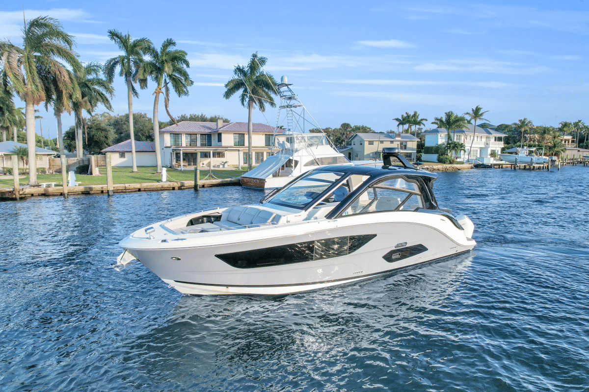 2023 Sea Ray 370 SUNDANCER OUTBOARD - Sold Boat