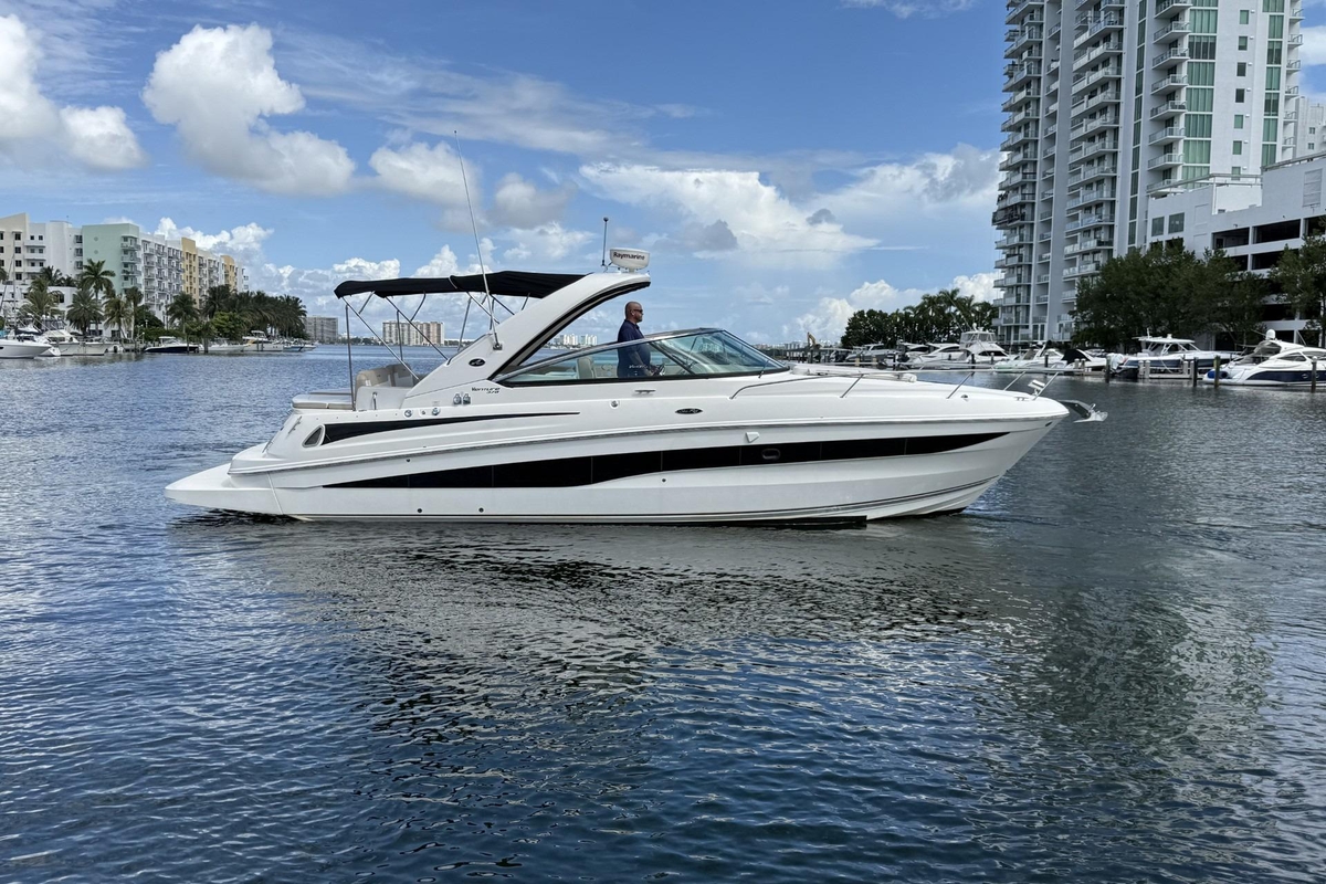 2015 Sea Ray 370 Venture - Sold Boat