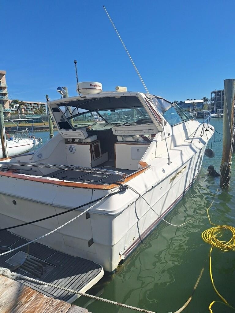 1985 Sea Ray 390 Express Cruiser - Sold Boat