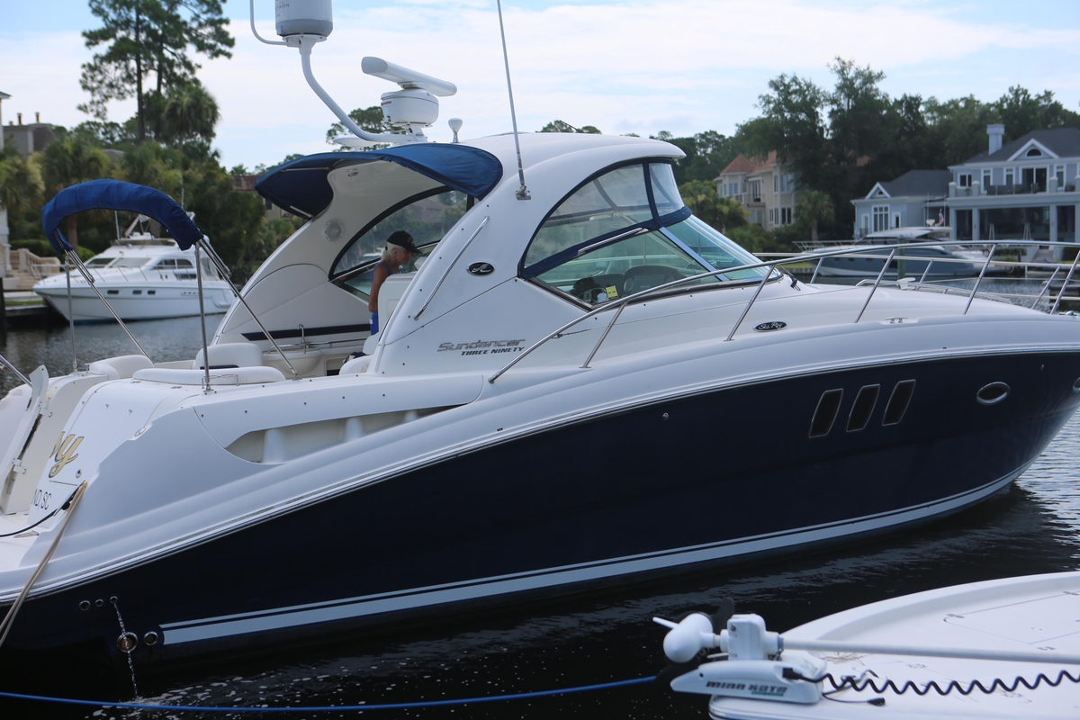 2010 Sea Ray 390 Sundancer - Sold Boat