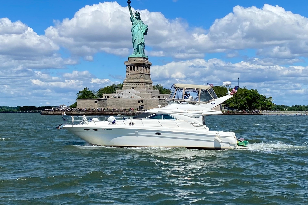 2001 Sea Ray 400 Sedan Bridge - Sold Boat