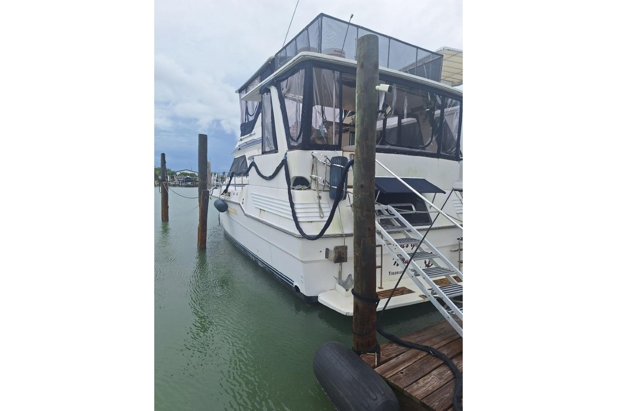 1986 Sea Ray 410 Aft Cabin - Sold Boat