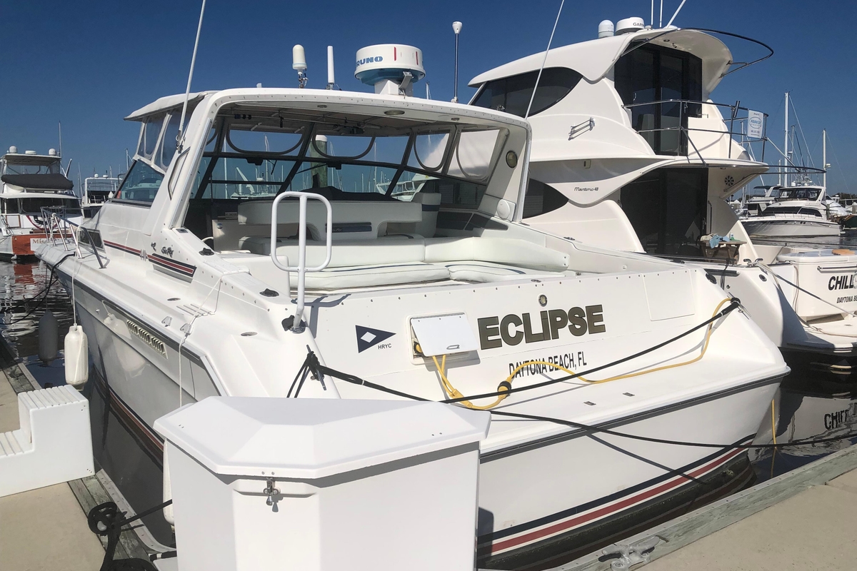 1990 Sea Ray 440 Express - Sold Boat