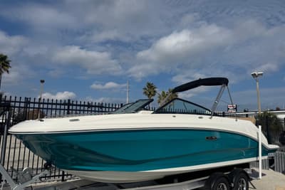 BOATZON | Sea Ray SDX 250 Outboard 2023