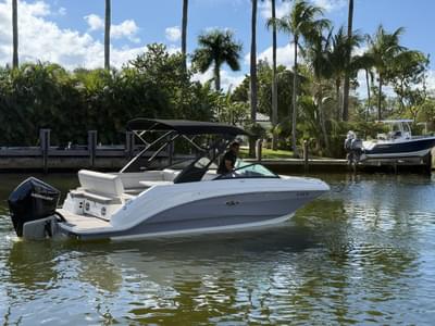 BOATZON | Sea Ray SDX 250 Outboard 2023